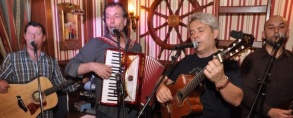 Luda zabava u Phanas pubu uz živu muziku