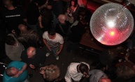 Apsolutno dobar party u Phanas pubu