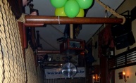 Uzavrela atmosfera poharala Phanas pub