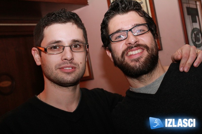 Rasplesane žene mačke oduševile Phanas pub
