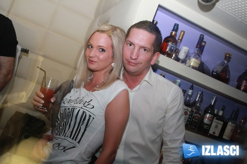 Sensation white pre-party u Clubu Boa