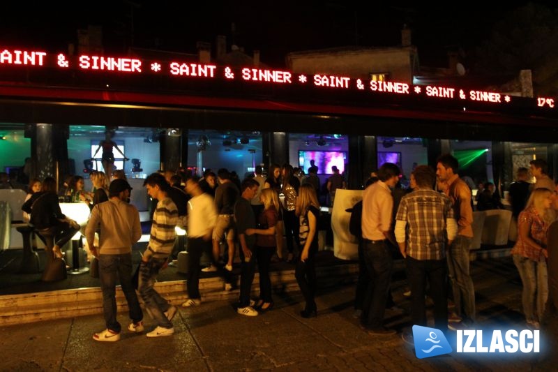 Atraktivne plesačice očarale Saint & Sinner