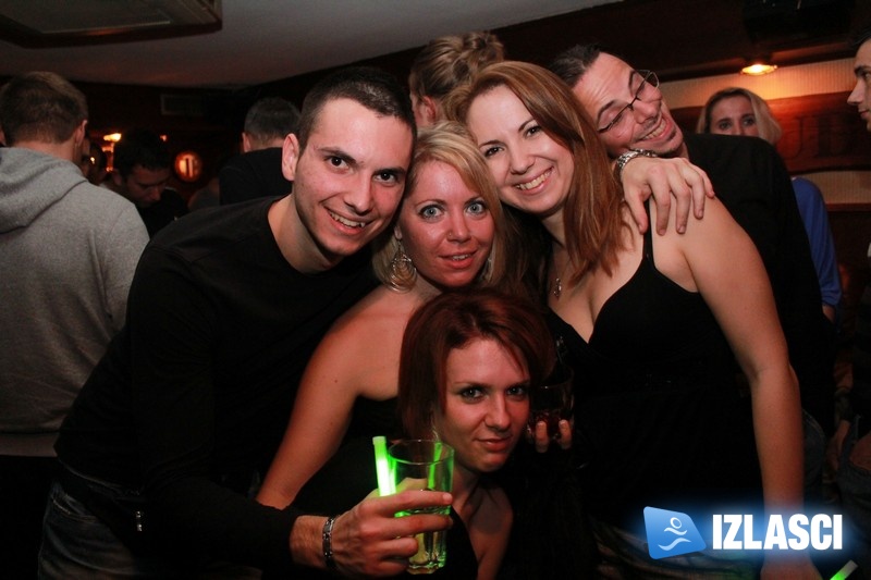 Heiniken party razveselio prepuni Phanas pub 