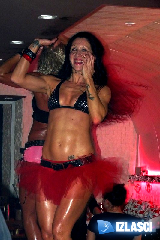 Coyote girls party u Galaxie baru