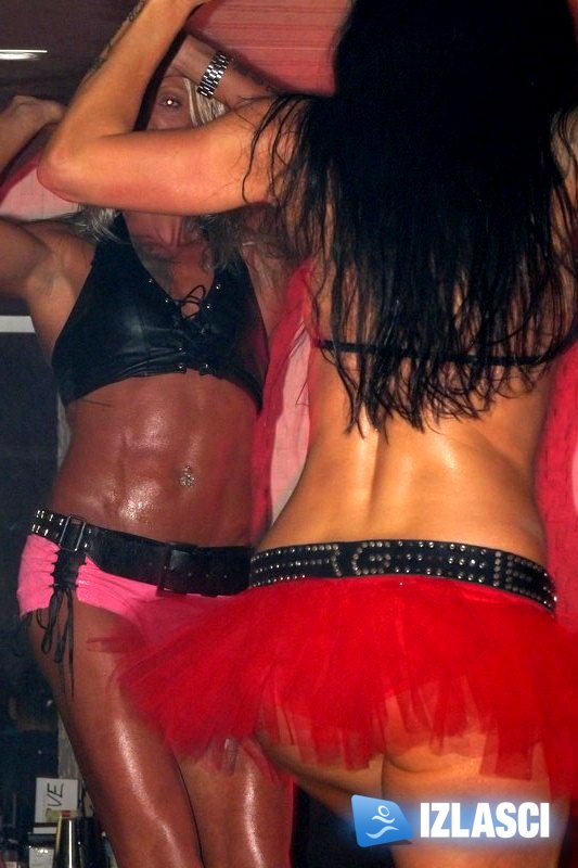 Coyote girls party u Galaxie baru