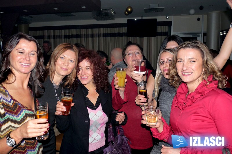 Coyote girls party u Galaxie baru