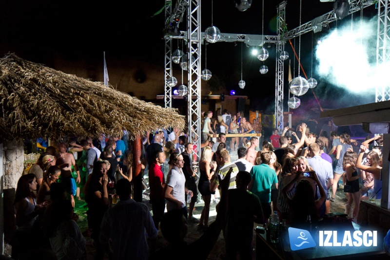 Pjena party u Santos beach clubu