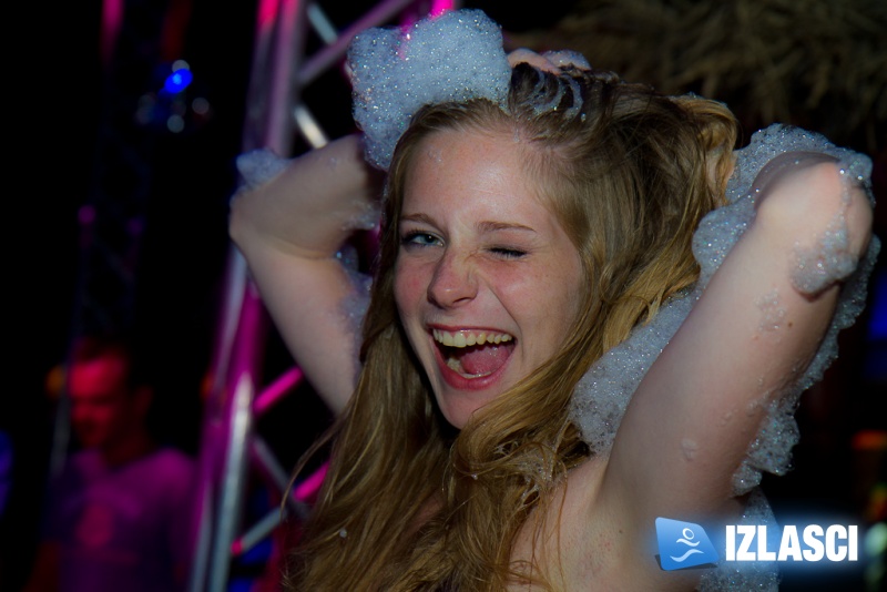 Pjena party u Santos beach clubu