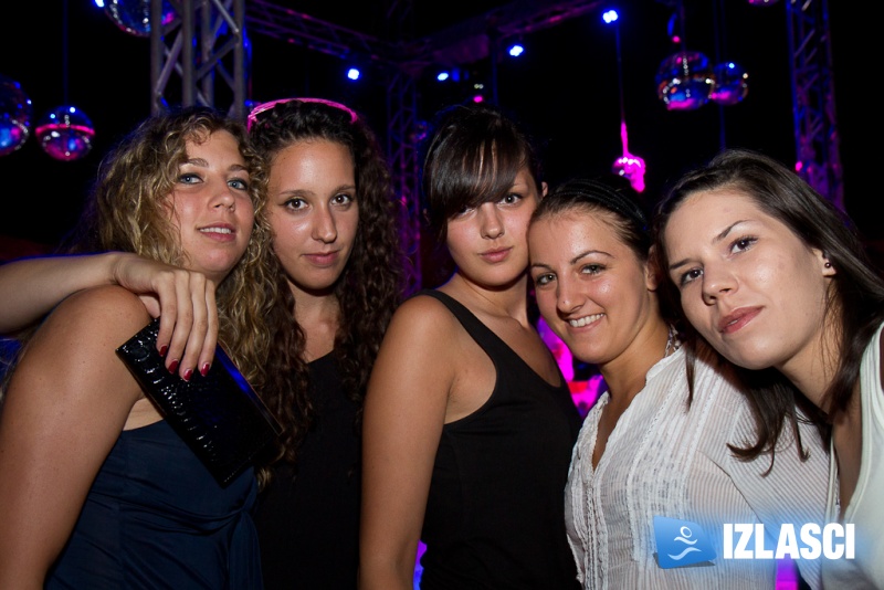 Pjena party u Santos beach clubu