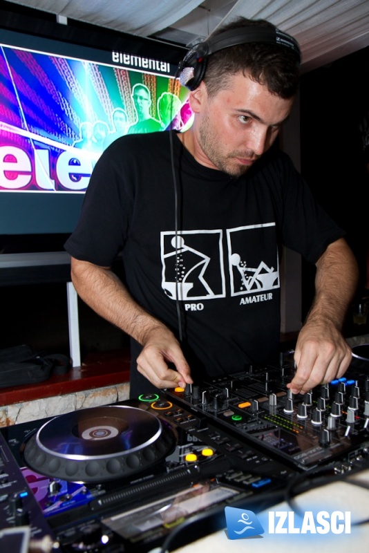 Pjena party u Santos beach clubu
