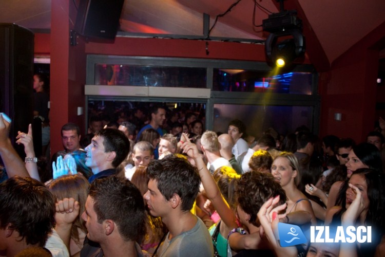 Magazin u Makina Exit Clubu