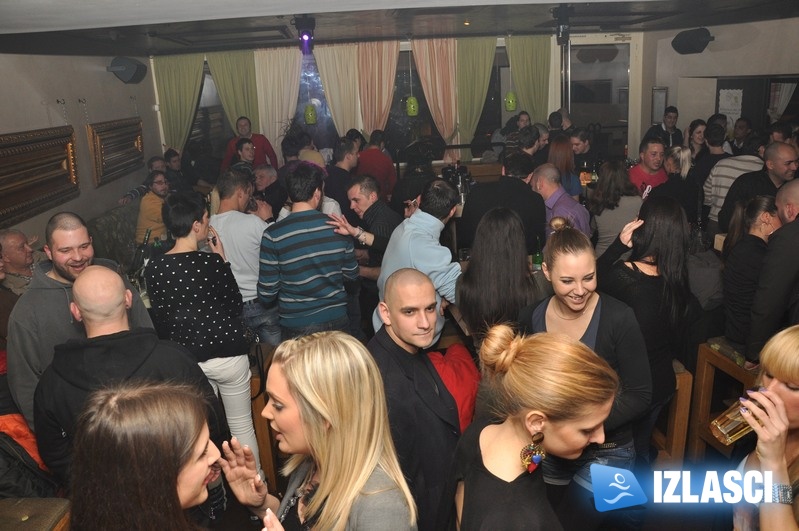 Hot cure povisile temperaturu u Maat baru - Antidote party