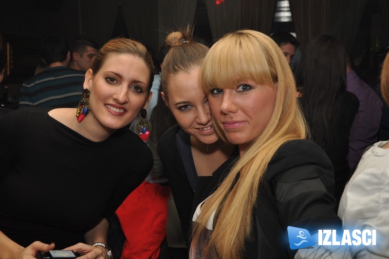 Hot cure povisile temperaturu u Maat baru - Antidote party