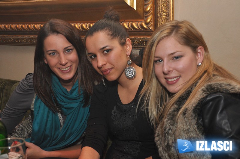 Hot cure povisile temperaturu u Maat baru - Antidote party