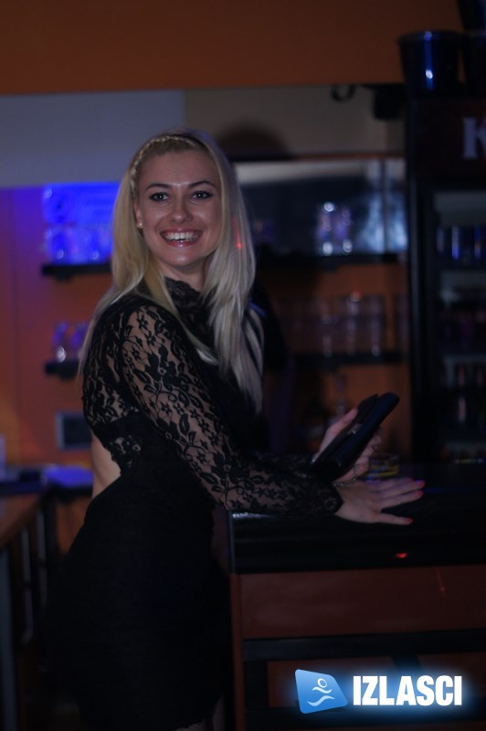 Muzika uživo uz zgodne komade u pulskom Time-u