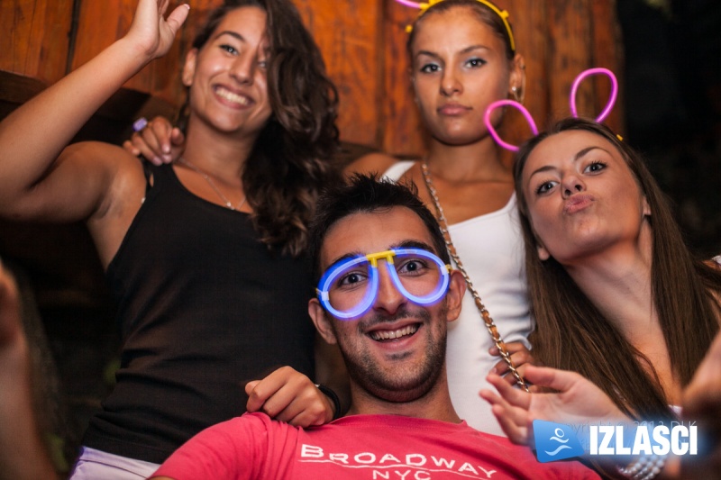 Oduševljenje NEON Partyem u clubu Jungle