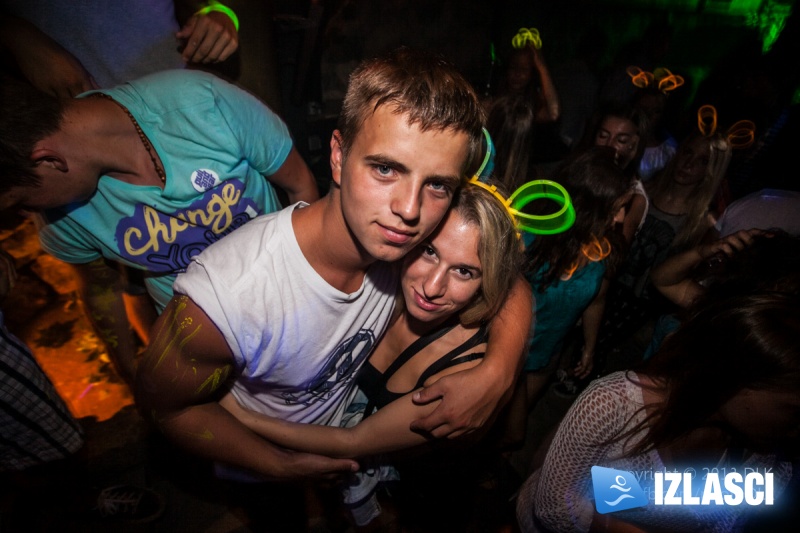 Oduševljenje NEON Partyem u clubu Jungle