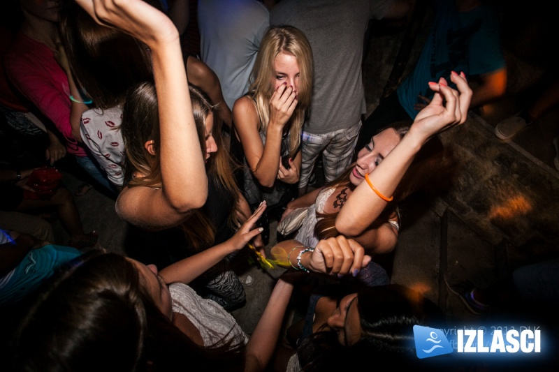Oduševljenje NEON Partyem u clubu Jungle