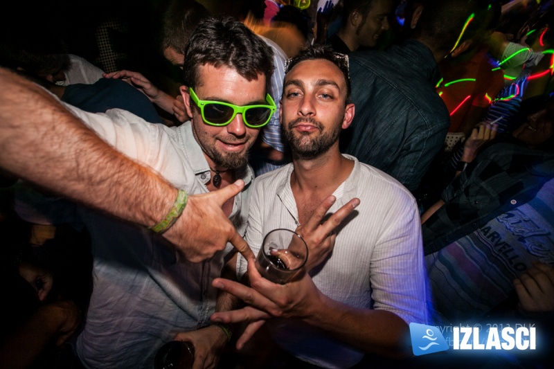 Oduševljenje NEON Partyem u clubu Jungle