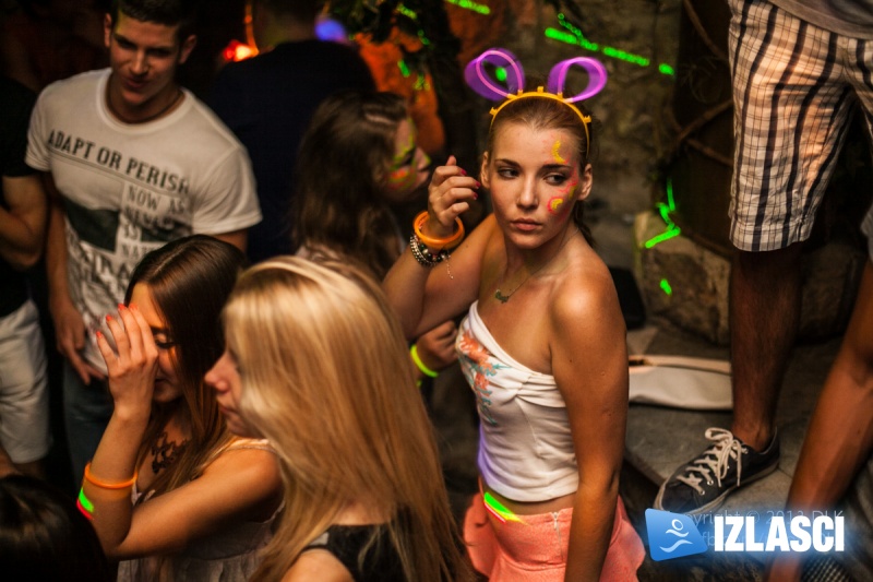 Oduševljenje NEON Partyem u clubu Jungle