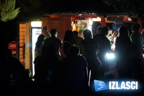 Otvorenje beach bara Baza u Puntiželi