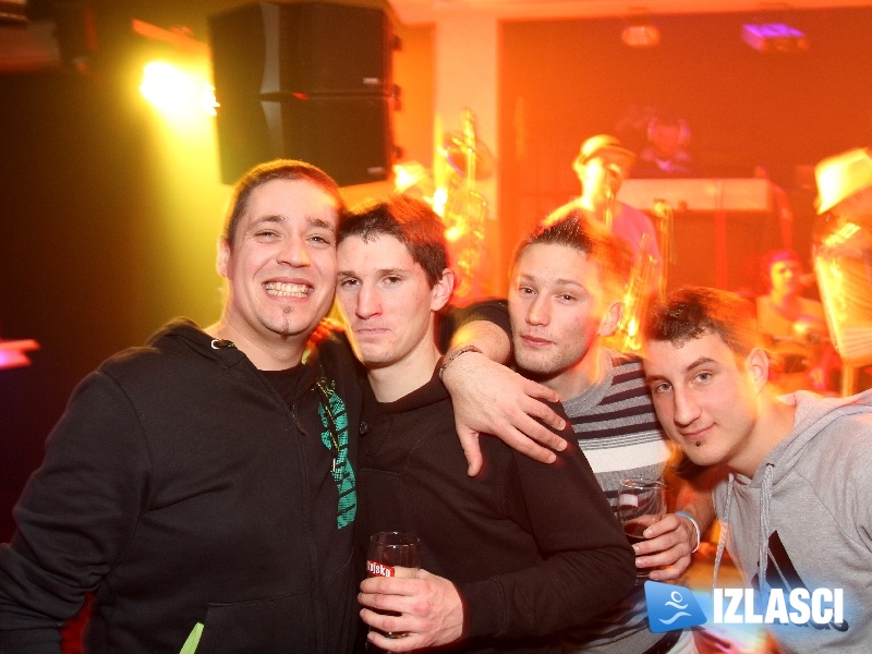 Rasplesana ekipa uz Koktelse u Babilon Clubu @ Vranja