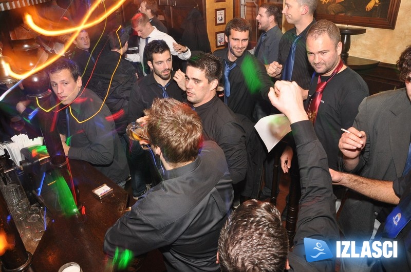 River pub u naletu golih ragbijaša - CURE UŽIVAJTE!