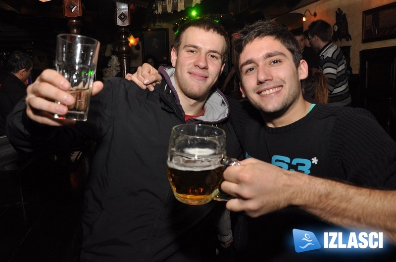 River pub u naletu golih ragbijaša - CURE UŽIVAJTE!