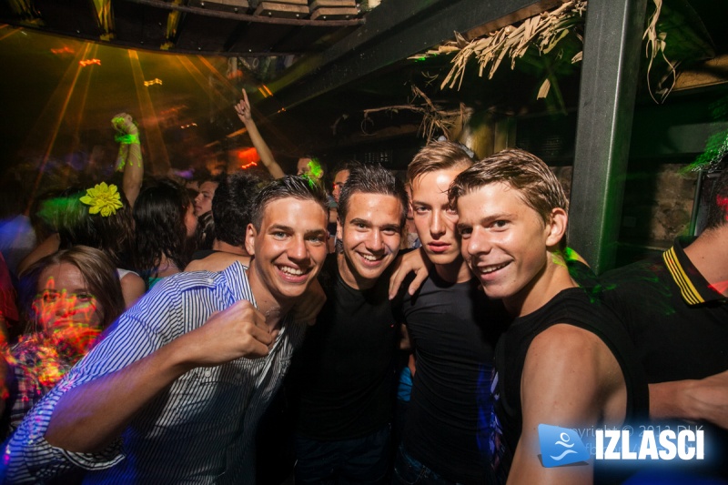 Sexy Foam Party in Jungle