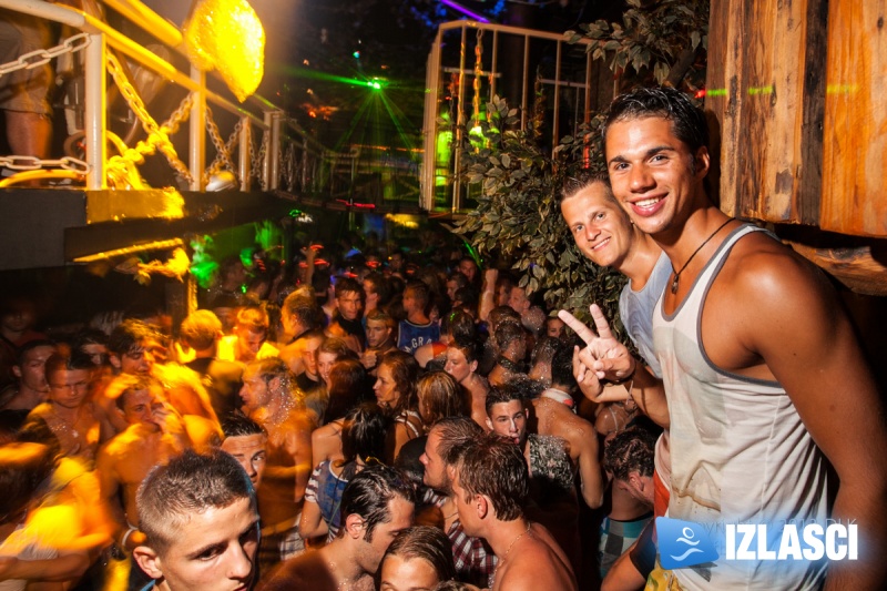 Sexy Foam Party in Jungle