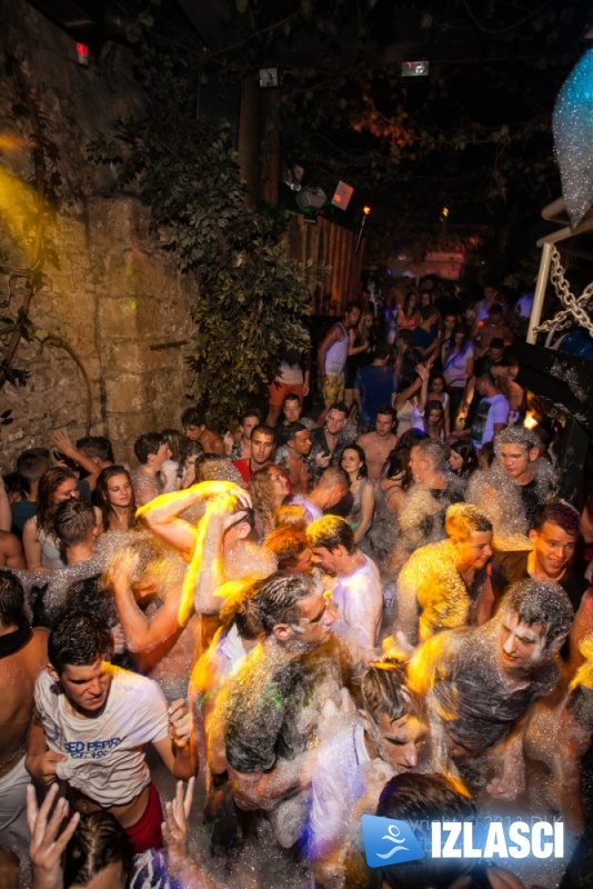 Sexy Foam Party in Jungle