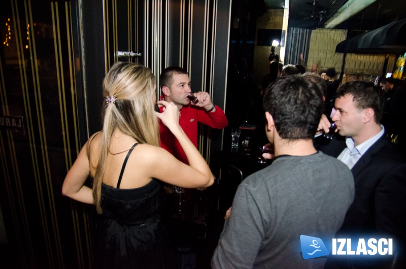 Unatoč kiši u Jackie Brownu je bilo veselo uz DJ Renata