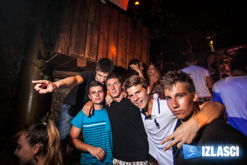 Wet T-Shirt u clubu Jungle 