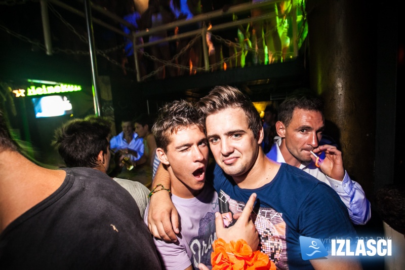 Wet T-Shirt u clubu Jungle 
