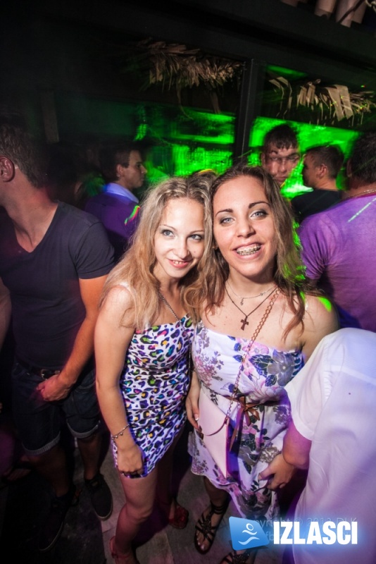 Wet T-Shirt u clubu Jungle 