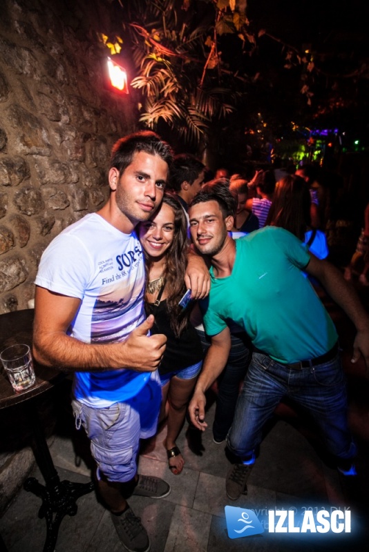 Wet T-Shirt u clubu Jungle 