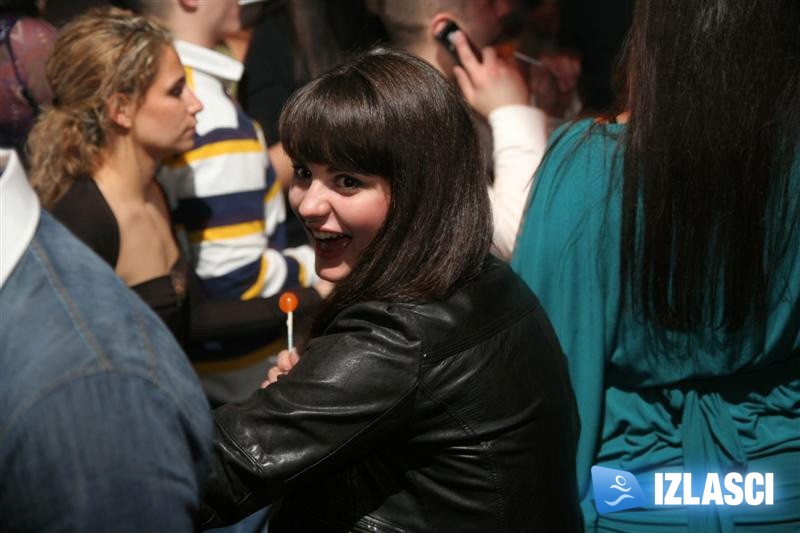 Šminkeri lizali lizalice i plesali 