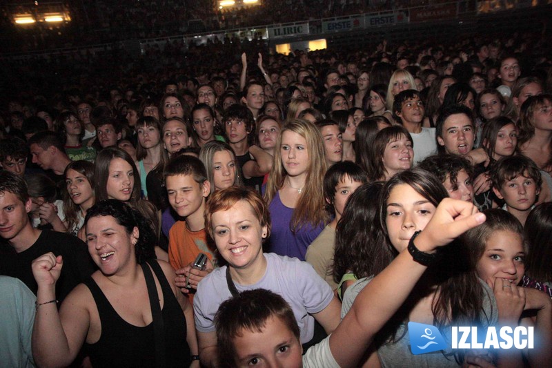 Odličan koncert Tonija Cetinskog u Višnjiku