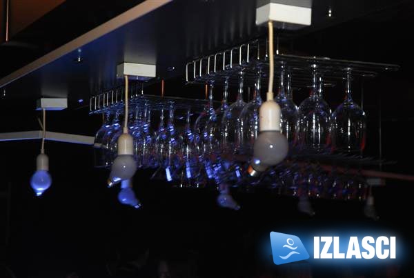 Ekipa se ludo zabavljala uz disco glazbu u Fly! baru 